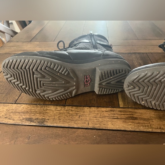 Ugg Boot 6 - Picture 8 of 9